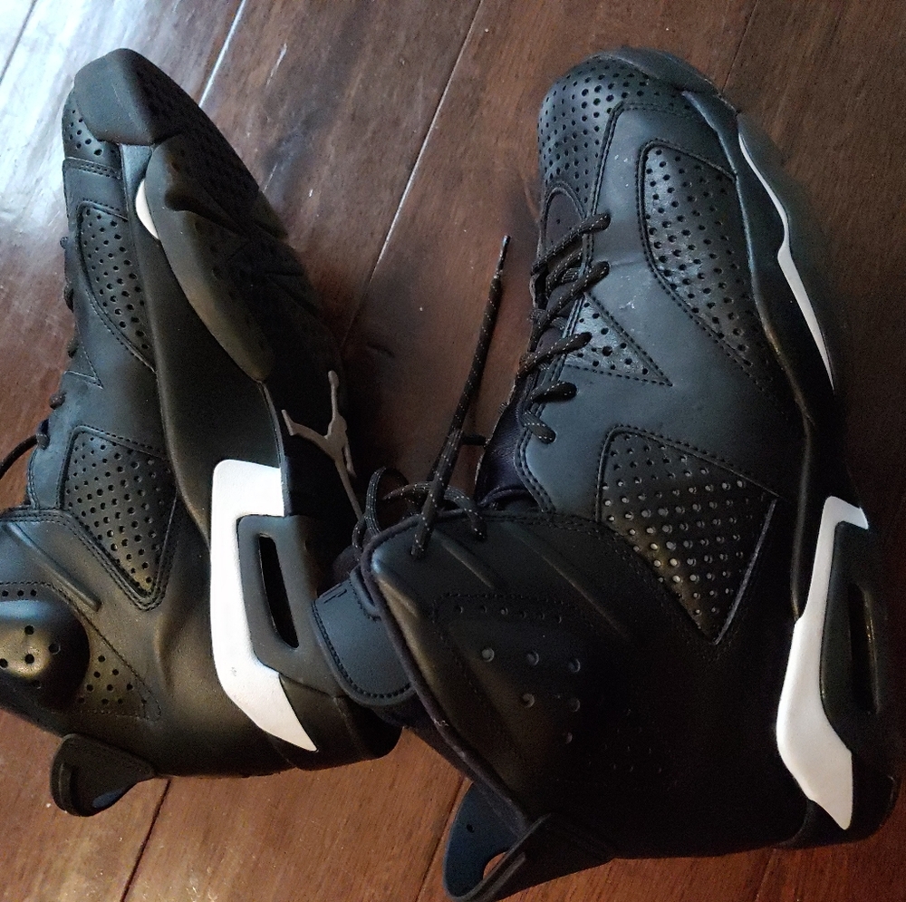 Retro 6s. Black Cat
